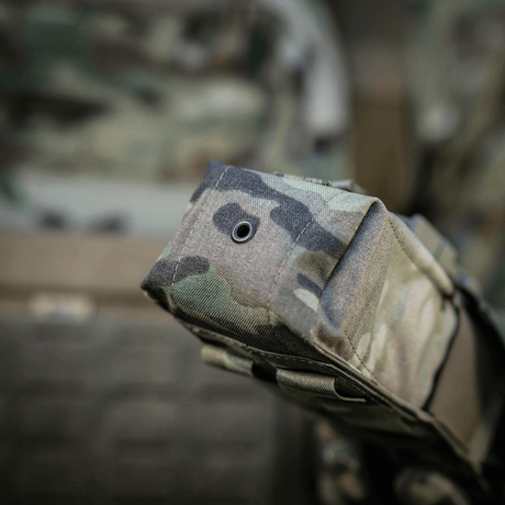 M-Tac Dobbelt Magasin Taske med Fastex Lukning i tæt militært look, ideel til AR- og AK-magasiner, robust Cordura 500D materiale.