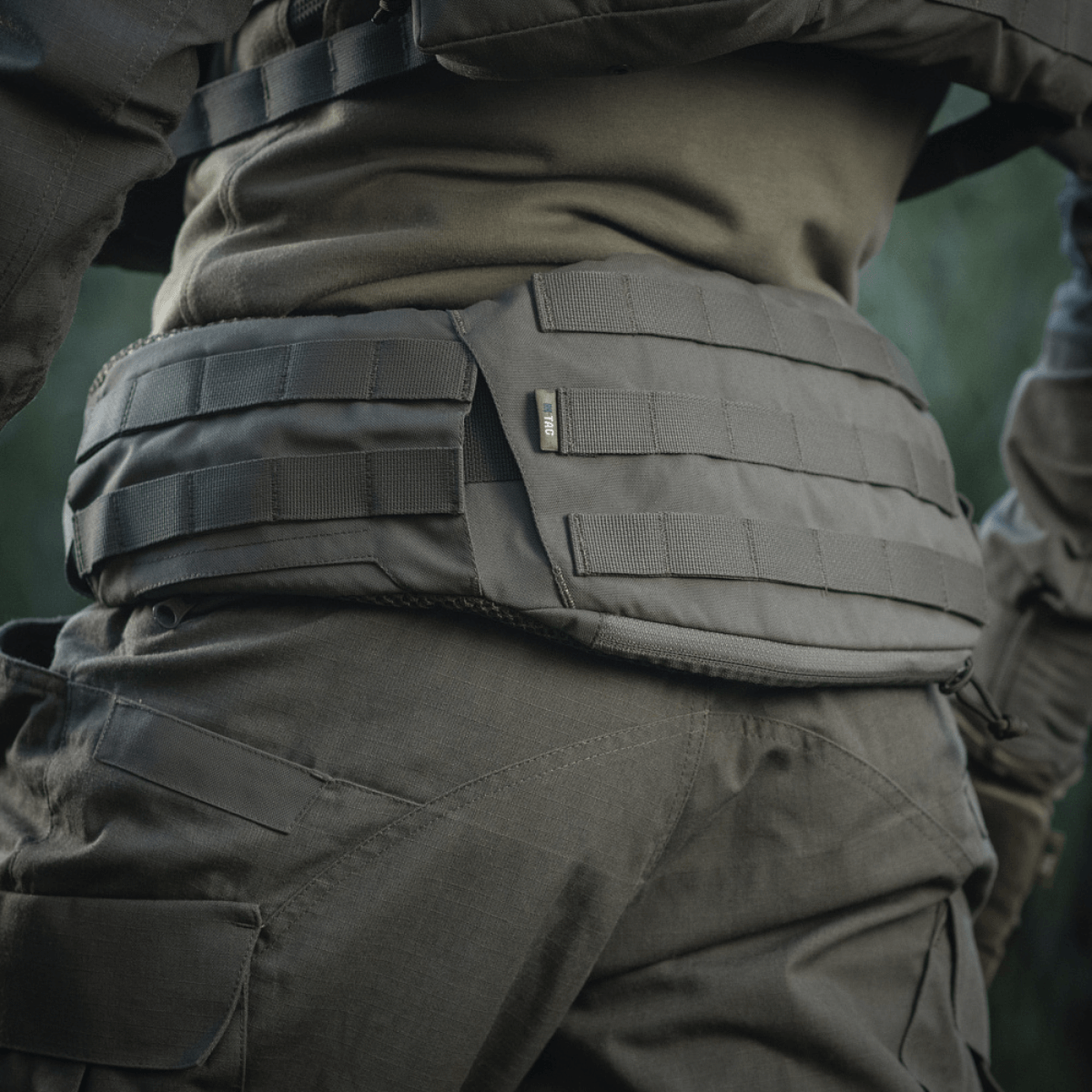 M-Tac War Belt ARMOR med MOLLE-webbing og Cordura 500D stof, perfekt til taktiske formål og moderne kampudstyr.
