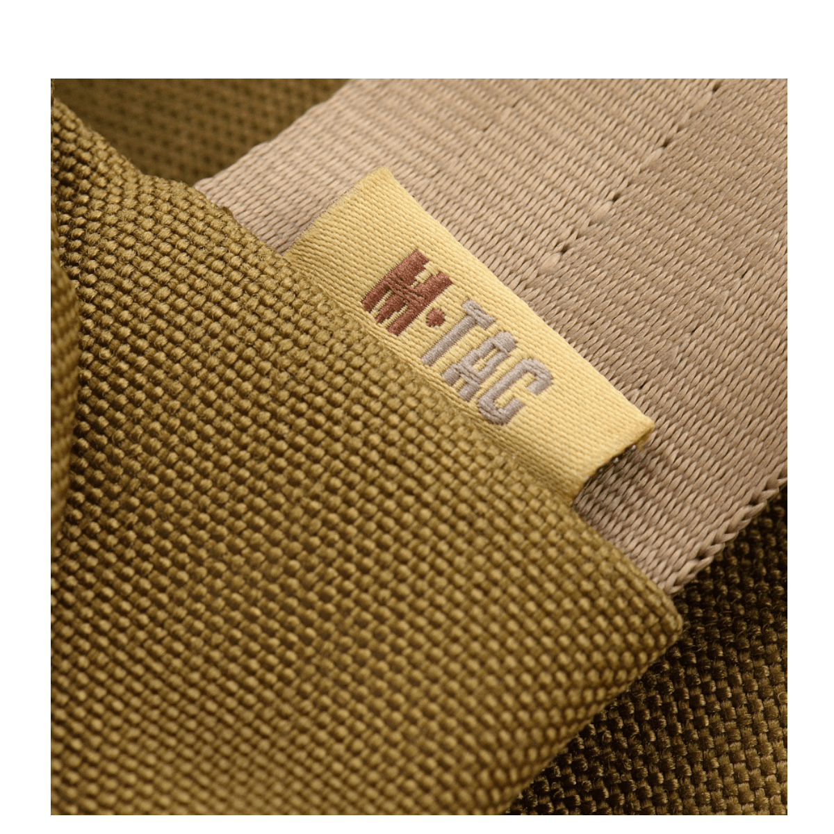 Detalje af M-Tac Carry Sling Taske Elite Gen.IV med Velcro designet til skjult våbenbæring, med justerbar strop og diskret look.