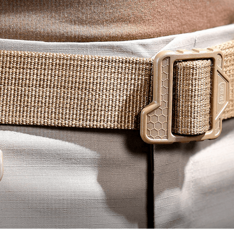 M-Tac Double Duty Taktisk Bælte Hex i kakhifarvet nylon med slidstærkt væv og robust spænde, galleri position 1.