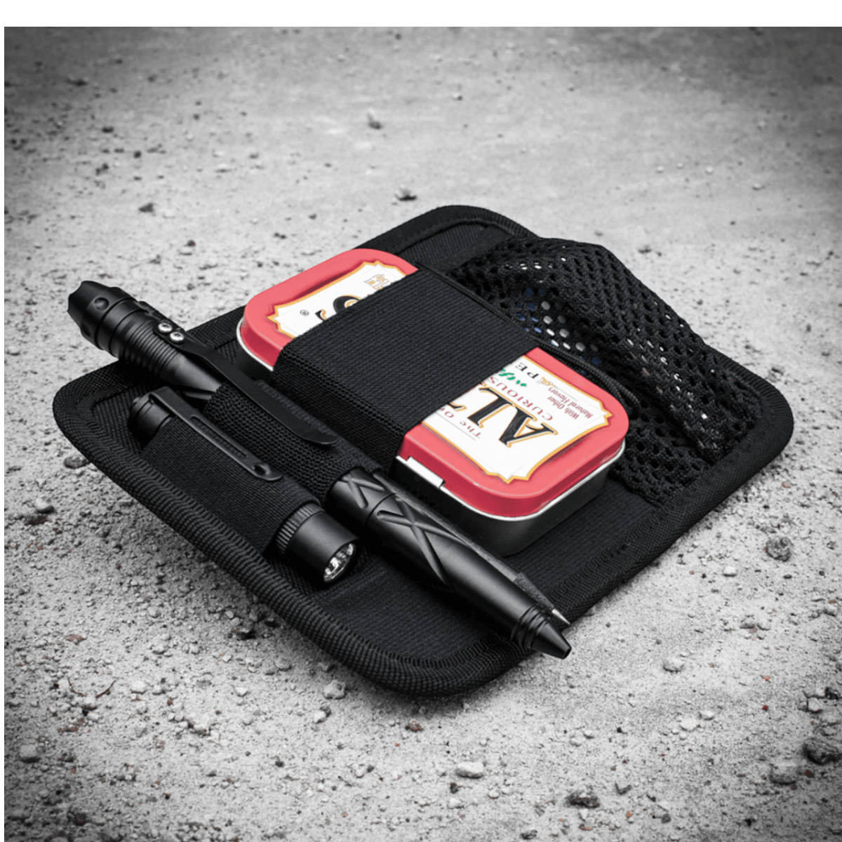 M-Tac Hook & Loop Low Profile Admin Panel med taktiske multitools og opbevaringsmuligheder i sort organizer.