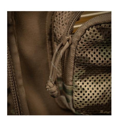 M-Tac Hook & Loop Utility Panel med modulært mesh og lynlåslomme til indvendig organisering, gallery position 1 i camouflagefarve.