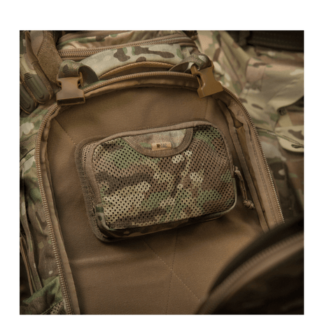 M-Tac Hook & Loop Utility Panel med modulært design og lynlåslomme i mesh til indvendig organisering, galleri position 1 i camouflage