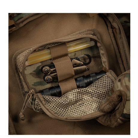 M-Tac Hook & Loop Utility Panel i camouflage med modulært design og lynlåslomme i mesh til indvendig organisering, galleri position 1.