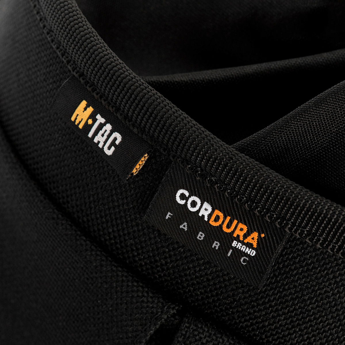 M-Tac Mag Drop Pouch Elite lavet af slidstærkt CORDURA stof med MOLLE-fastgørelser til hurtig magasinudskiftning.