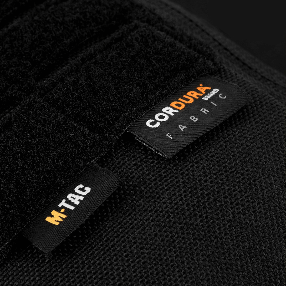 M-Tac Medical Pouch Elite Rip Off med Cordura-stof detalje for holdbarhed og pålidelighed i kritiske situationer.