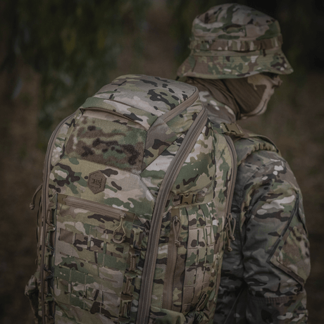 M-Tac Rygsæk Large Gen.IV Elite i camouflagedesign bruges i udendørsmiljø, fremstillet af slidstærk Cordura for beskyttelse og holdbarhed.