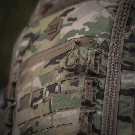 M-Tac Rygsæk Large Gen.IV Elite i Cordura-materiale, camouflage design, nærbillede af slidstærke og funktionelle detaljer.