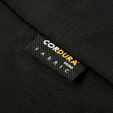 Close-up af Cordura stofmærke på M-Tac Magnet XL Bag Elite skuldertaske.