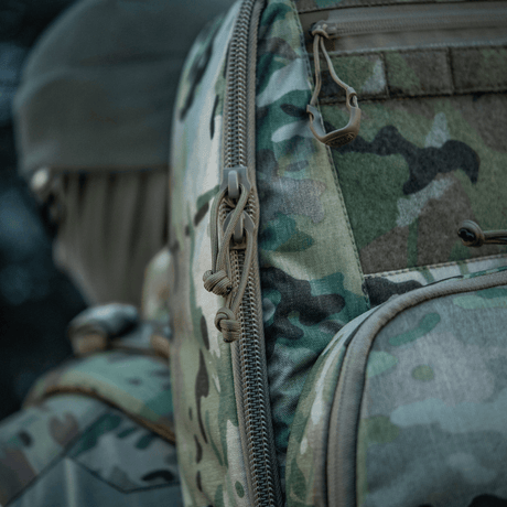 M-Tac Gun Backpack Case 125 cm Gen.II Elite i camouflage, robust Cordura med praktisk lynlåsdetalje, designet til våbenbeskyttelse.