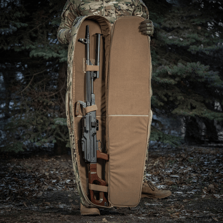 M-Tac Gun Backpack Case 125 cm Gen.II Elite til sikker våbentransport i skoven, robust design med taktiske opbevaringsmuligheder.