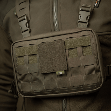M-Tac Panel til Patches på MOLLE 80x85 med hook & loop overflade til patches på personens bryst.