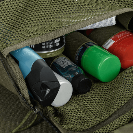 M-Tac Toilettaske med barbering og personlige plejeartikler, kompakt design, vandafvisende 600D polyester, ideel til rejser og hverdagsbrug.