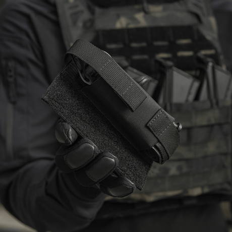 M-Tac Tourniquet Pouch Elastisk VELCRO Gen.II i brug på taktisk vest med Cordura 500D materiale og Texcel-seler.