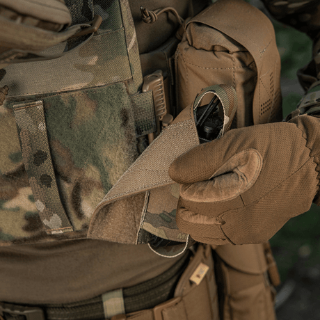 M-Tac Tourniquet Pouch Elastisk VELCRO Gen.II i brug under en taktisk situation