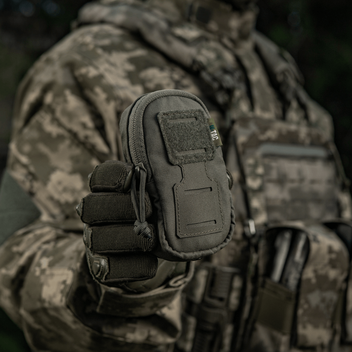 M-Tac PC Utility Pouch Elite med MOLLE-system i taktisk udstyr, Cordura-materiale, velegnet til småting. Perfekt til feltbrug, bunddræn inkluderet.