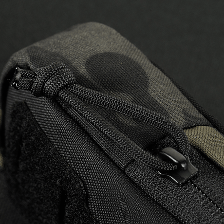 Nærbillede af M-Tac Utility Shoulder Pouch Elite Gen.II i Cordura 500D Multicam Black, med lynlås og MOLLE-system.