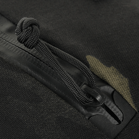 Nærbillede af M-Tac Sphaera Hex Hardsling Taske Gen.II Elite lynlåsdetalje i Cordura materialet med Hex - polyester til robust brug.