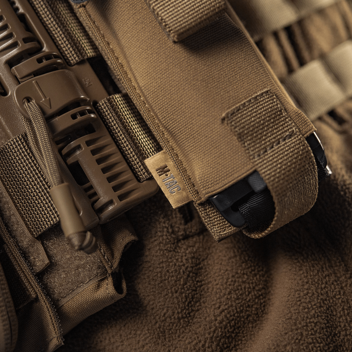 M-Tac Elastisk Tourniquet Pouch Molle Gen.III med Cordura design og elastik til hurtig adgang, marked med M-Tac logo, nærbillede.