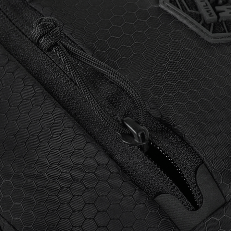 Detalje af lynlås på M-Tac Sphaera Hex Hardsling Taske Gen.II Elite med hexagon mønster.