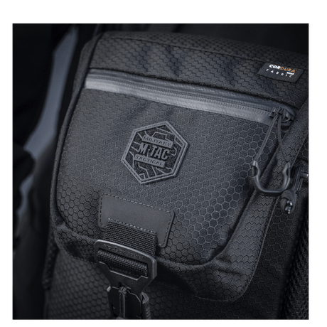 M-Tac Satellite Magnettaske Gen. II Elite Hex i sort Cordura Hex med NIJ-certificering, fokus på materiale og detaljer, galleri position 1.