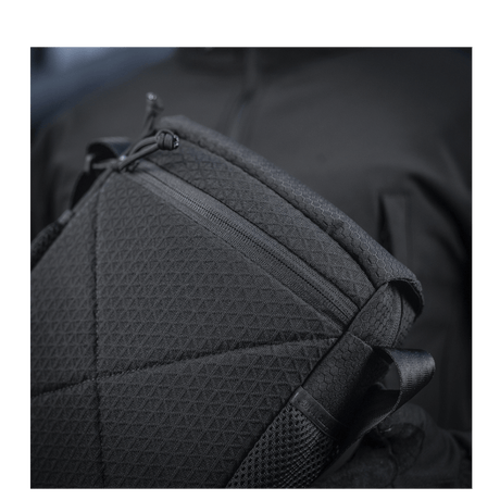 M-Tac Satellite Magnettaske Gen. II Elite Hex i sort med Cordura Hex materiale og NIJ-certificering, vist i galleri position 1.