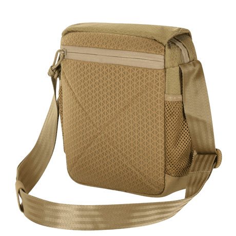 M-Tac Satellite Magnettaske Gen. II Elite Hex i sandfarvet Cordura Hex med NIJ-certificering, vist i galleri position 1 med justerbar skulderrem.