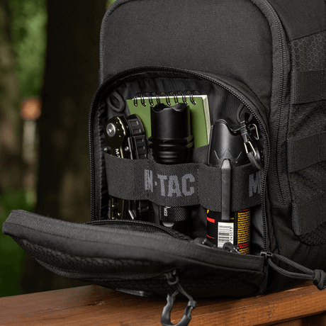 M‑Tac Cross Bag Elite Hex åbent rum viser opbevaring af taktisk udstyr i sort Cordura materiale