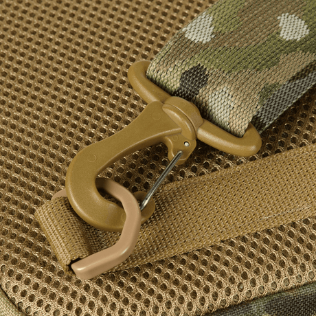 M‑Tac Cross Bag Elite Hex med robust hægte og camo materiale. Perfekt til daglig brug og taktisk udstyr. Materiale: Cordura 500.