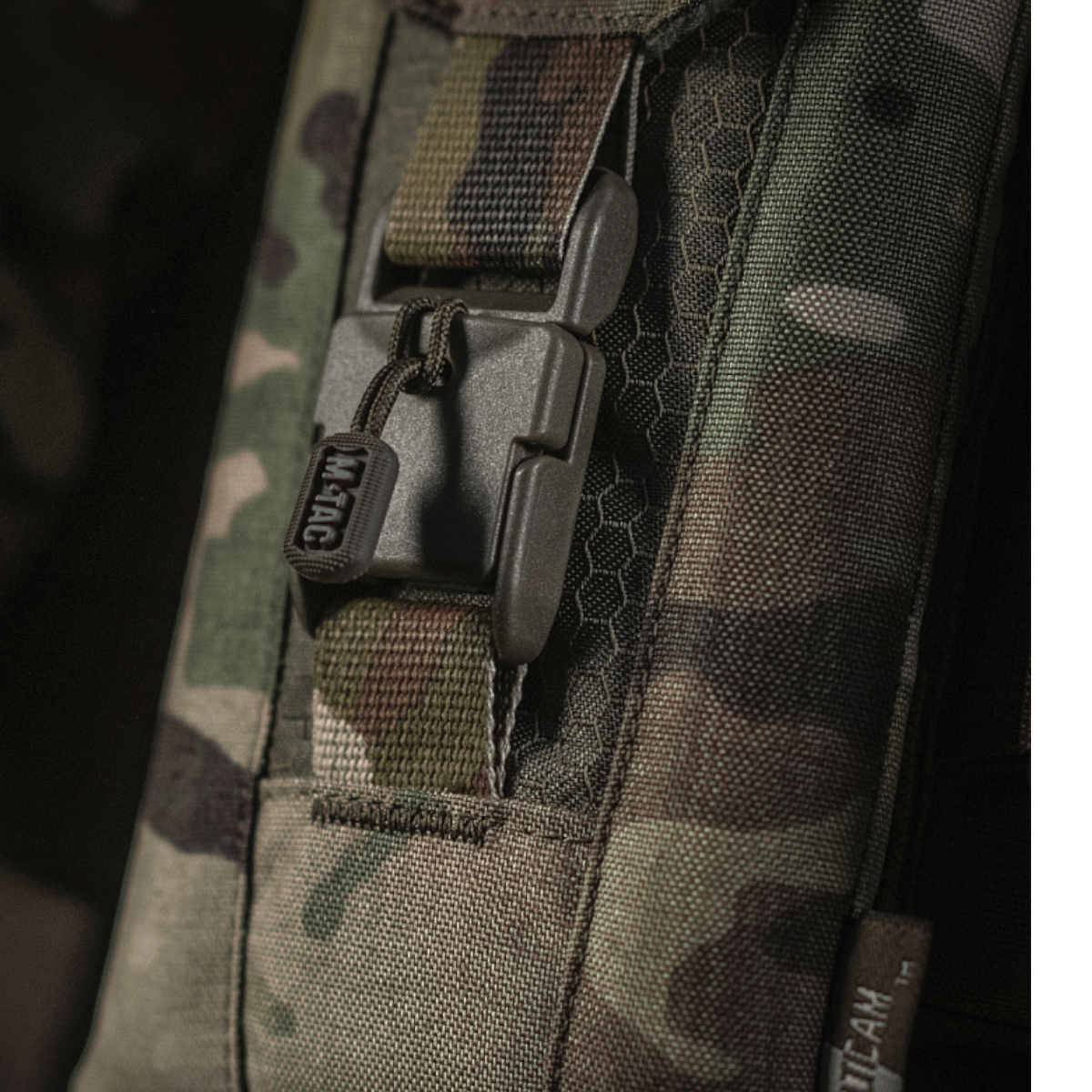 M-Tac Smartphone Lomme Elite Large Hex med magnetisk spænde i Cordura HEX-materiale, camouflage design, holdbar og stilfuld opbevaring.