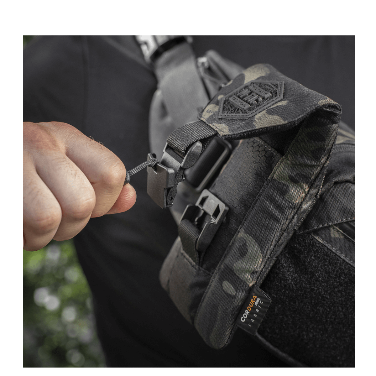 M-Tac Smartphone Lomme Elite Large Hex, sort Cordura med magnetisk spænde, stilfuldt og slidstærkt til hverdag.