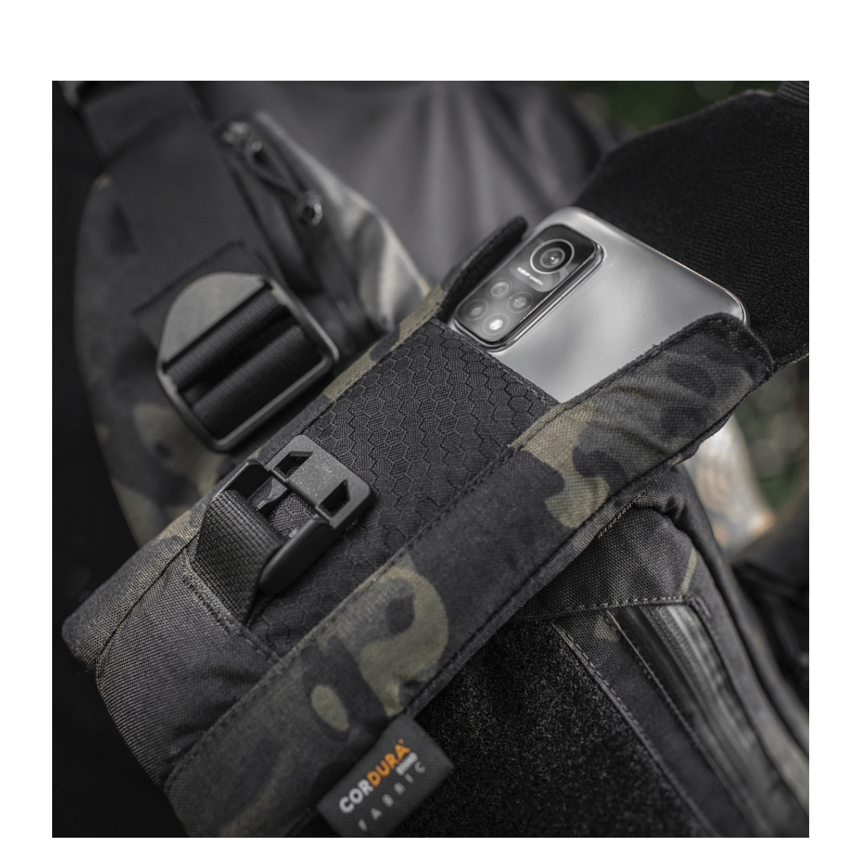 M-Tac Smartphone Lomme Elite Large Hex i CORDURA HEX materiale med magnetisk WJ spænde til sikker opbevaring af smartphones.