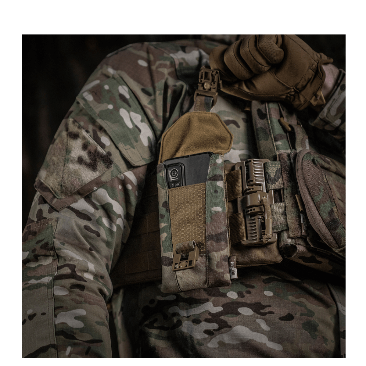 M-Tac Smartphone Lomme Elite Large Hex til sikker opbevaring af smartphones i militært udstyr med magnetisk spænde