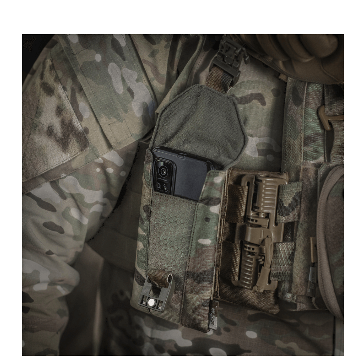 M-Tac Smartphone Lomme Elite Large Hex til sikker opbevaring, passer op til 6,5 tommer smartphones, lavet af robust Cordura materiale.