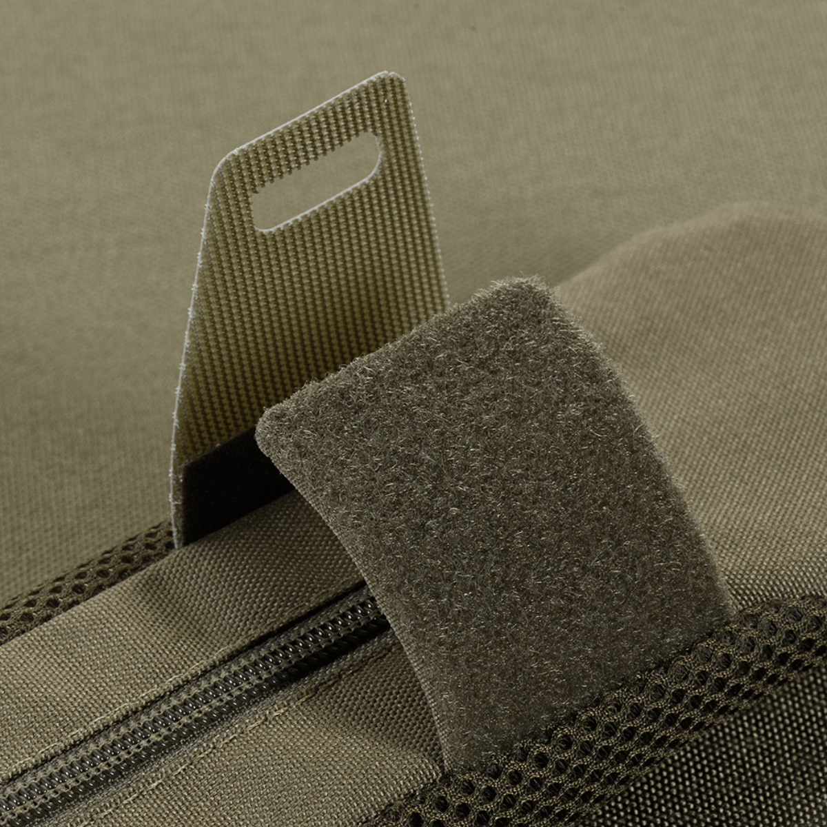 Nærbillede af M‑Tac Skulderremspude 40 mm Elite med robuste Cordura-materialer og 3D mesh for ventilation og komfort.