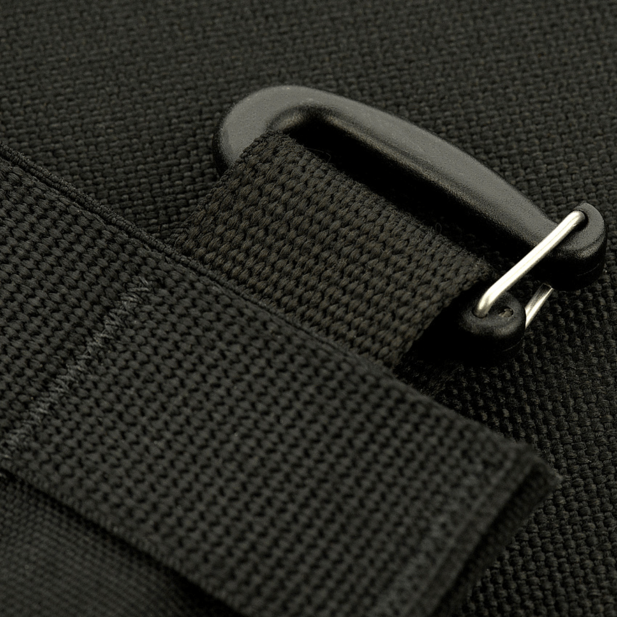 Nærbillede af M‑Tac Front Panel til Cuirass QRS med sort Woojin spænde og MOLLE-stropper i slidstærkt Cordura 500D materiale.