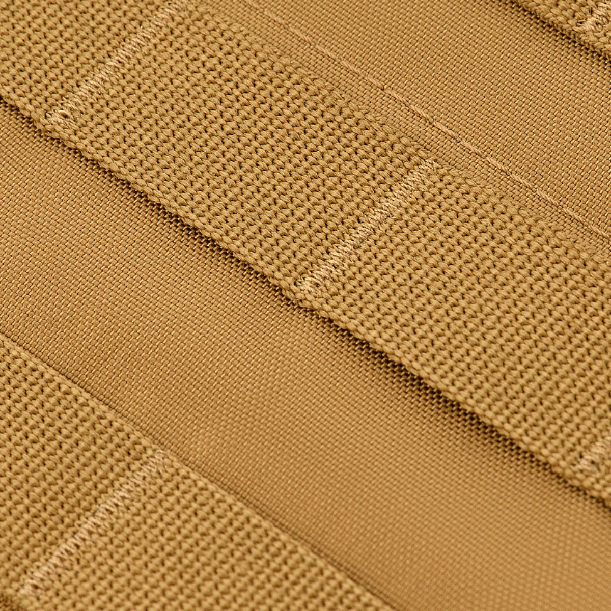 Nærbillede af M‑Tac Front Panel til Cuirass QRS med MOLLE-system i Cordura 500D, designet til militært brug.