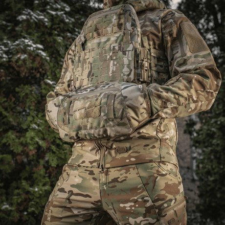M-Tac Taktisk Håndvarmer Elite holdende sig varm i camouflagedragt i skoven