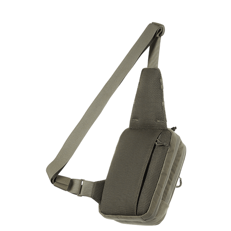 M-Tac Sling Pistoltaske Elite Hex i Cordura 1000D, komfortabel, stilfuld med justerbar skulderrem og YKK lynlåse, set fra side.