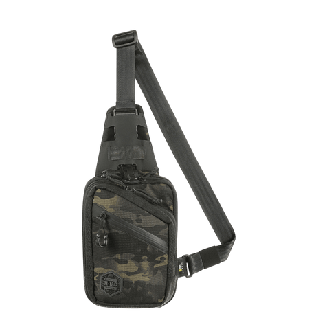 M-Tac Sling Pistoltaske Elite Hex i Cordura, camouflagemønster, med justerbar skulderrem og rummelige rum til skjult transport af våben.