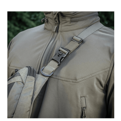 M-Tac Admin Taske Elite med robust skulderrem og fastex, lavet af slidstærk Cordura-materiale til holdbarhed og stil.