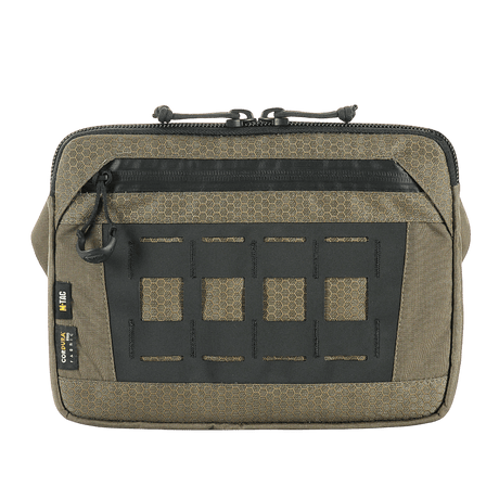 M-Tac Admin Taske Elite i slidstærkt Cordura 500D og Hex materiale med YKK lynlåse, to lommer og justerbar skulderrem.