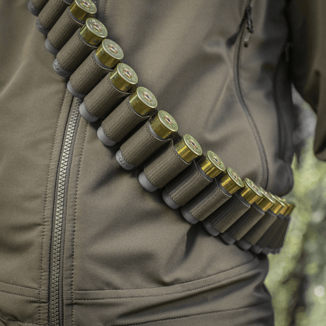 M-Tac Bandolier Elite til jagt, viser patroner i et praktisk bælte med elastiksikring, kapacitet til 55 skaller, ergonomisk design.
