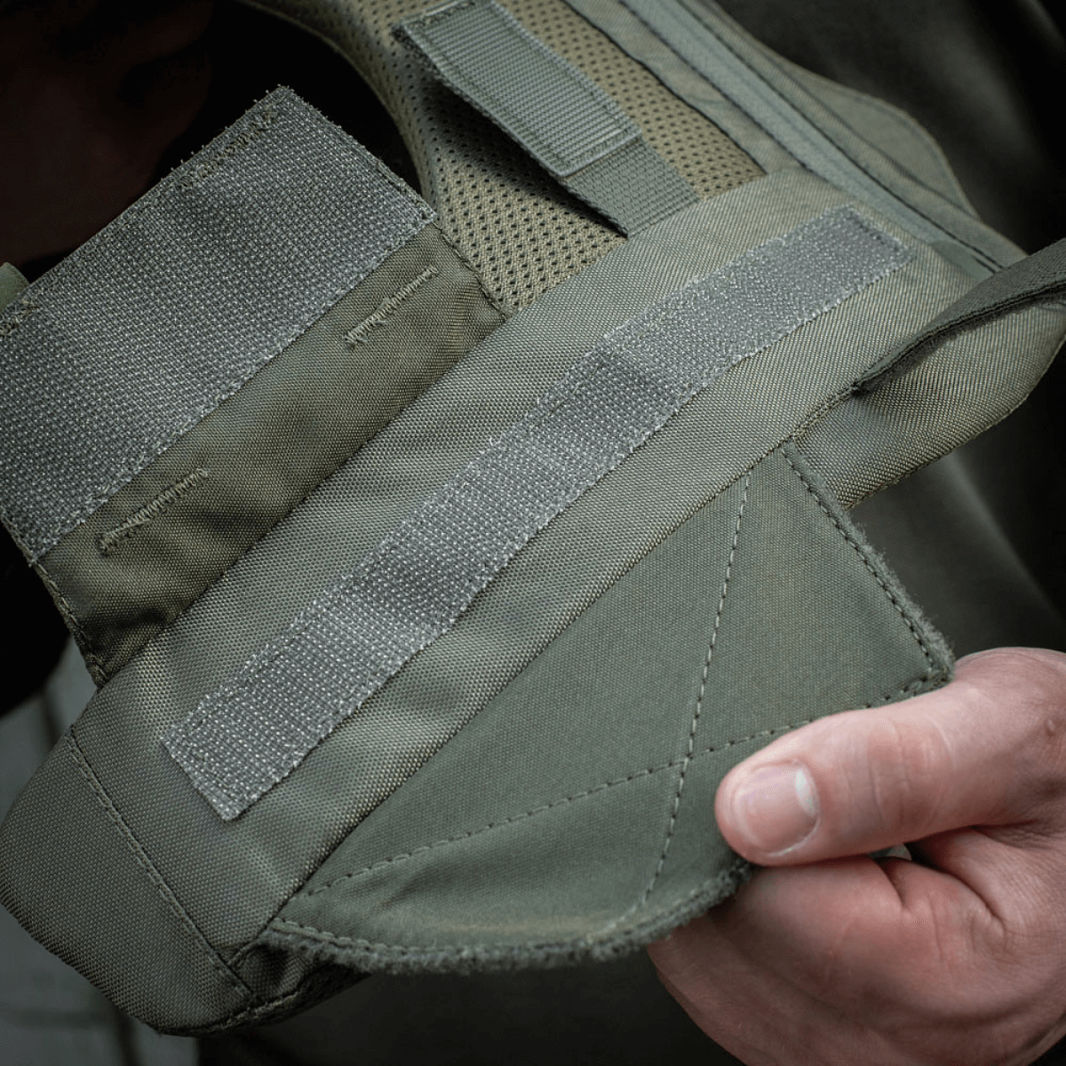 M-Tac Skulderpude til Plate Carrier Cuirass QRS monteringsdetaljer, slidstærkt Cordura, Velcro-stropper for komfort og vægtfordeling