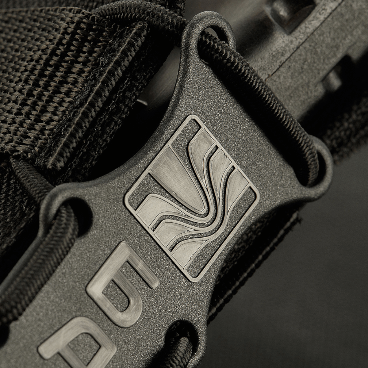 M-Tac Mag Lomme Kolchan til AK/AR Mini, holdbar Cordura 1000D materiale med MOLLE-system, designet til sikker magasinhåndtering.