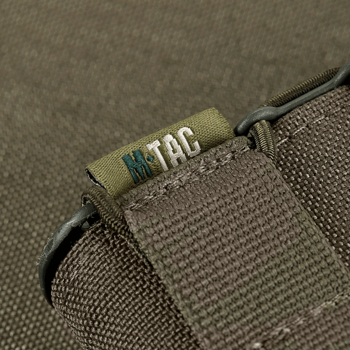 M-Tac Mag Lomme Kolchan til AK/AR Mini i slidstærk Cordura 1000D materiale med MOLLE-system og stødresistente plastikindsatser.