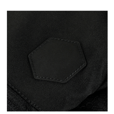 M-Tac Konvert Taske Elite i slidstærkt Cordura materiale, nærbillede af taskens innovative design med sekskantet detalje.
