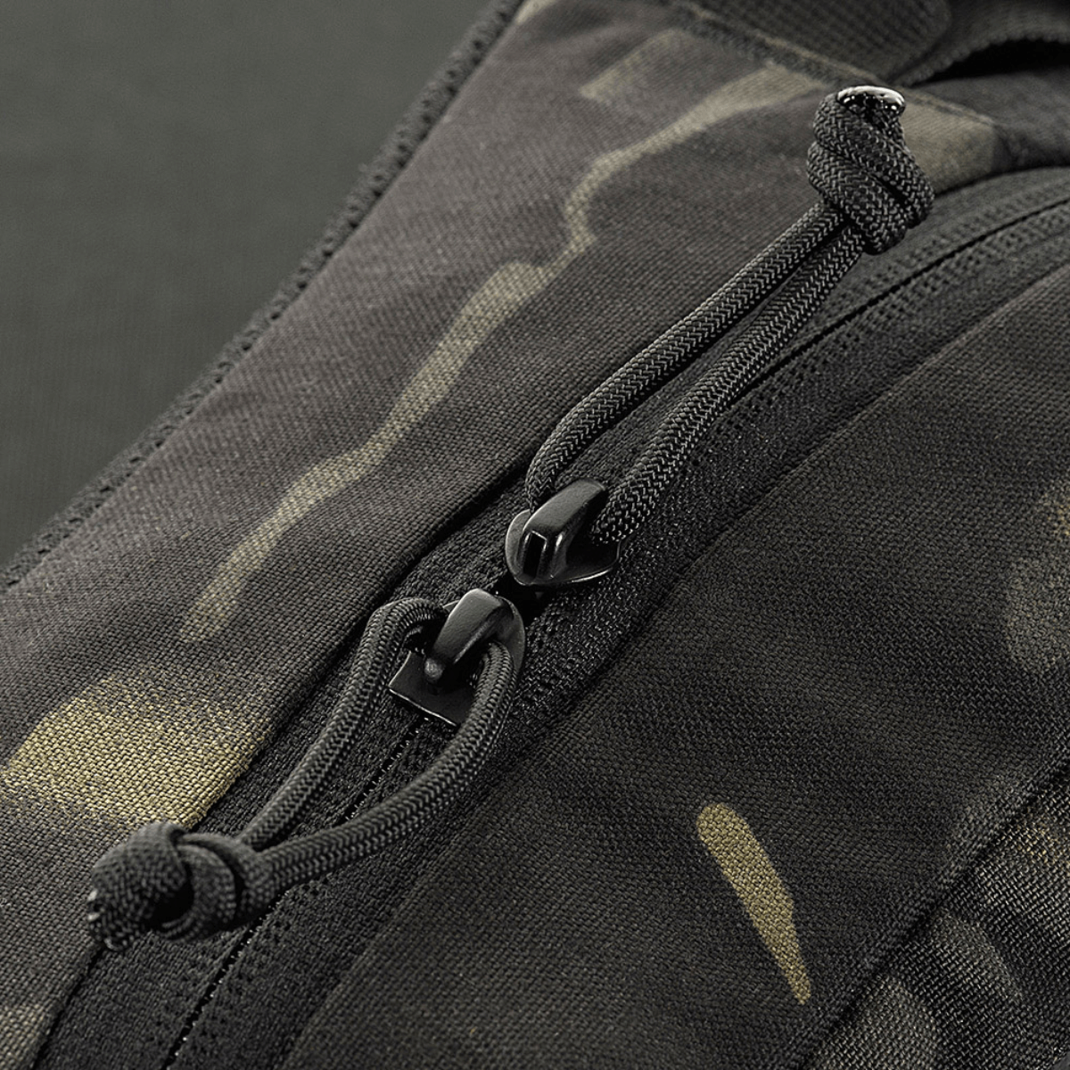 Close-up af M‑Tac Bæltetaske Elite Hex med YKK lynlås på Cordura 500D, fremviser det taktiske design og holdbarhed.