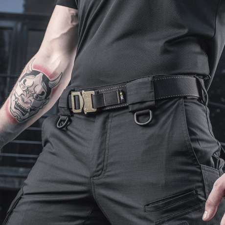 M-Tac Taktisk Bælte med Cobra-spænde, robust nylonwebbing med Austrialpin Cobra-spænde set på model