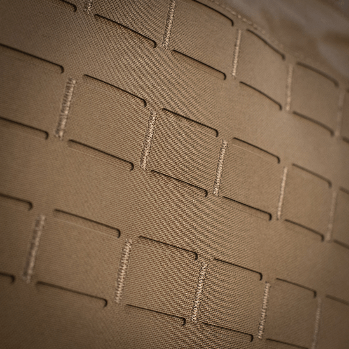 Nærbillede af M-Tac Frontpanel til Plate Carrier Cuirass QRS XL i slidstærkt Cordura 500D med MOLLE-system.